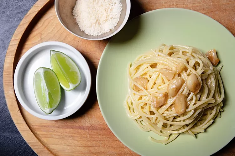 5-Ingredient Garlic Spaghetti