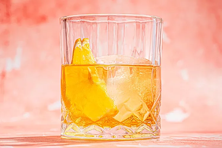 13 Easy Holiday Cocktails You Can Mix Before Dinner's Even Done