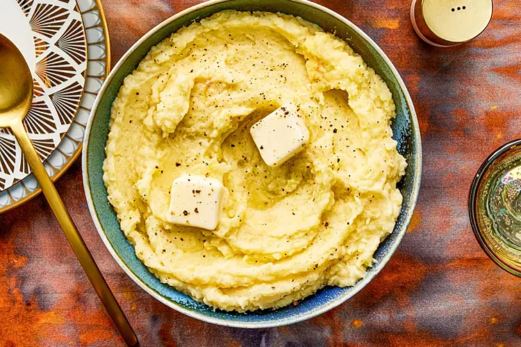 4-Ingredient Garlic Mashed Potatoes
