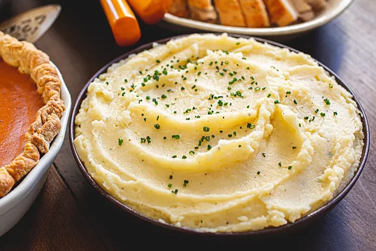The Chef's Secret to Fluffy Mashed Potatoes 